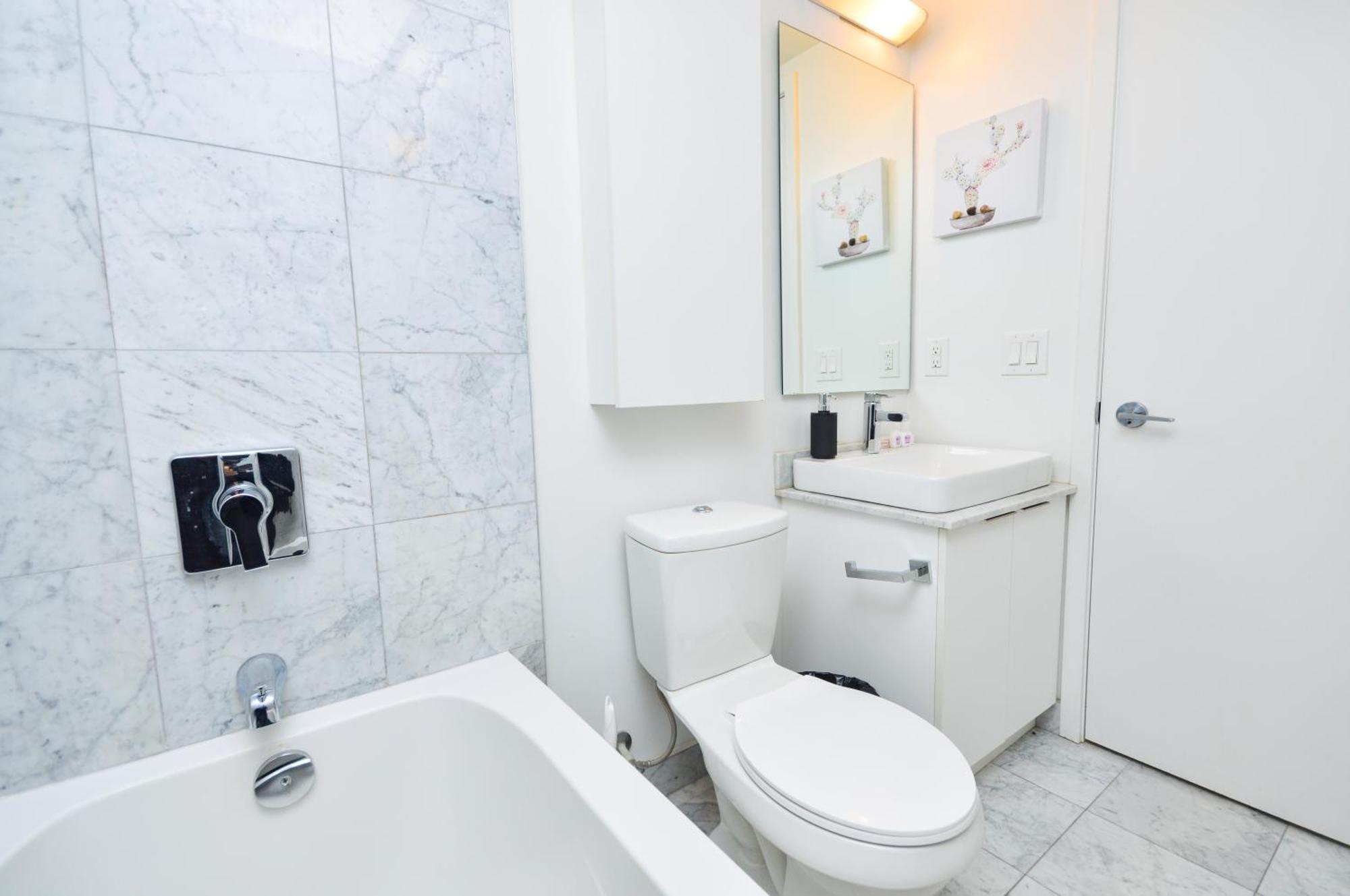 Downtown Toronto Condo Near Cn Tower, Scotiabank Arena, Rogers Centre, Union Station ภายนอก รูปภาพ
