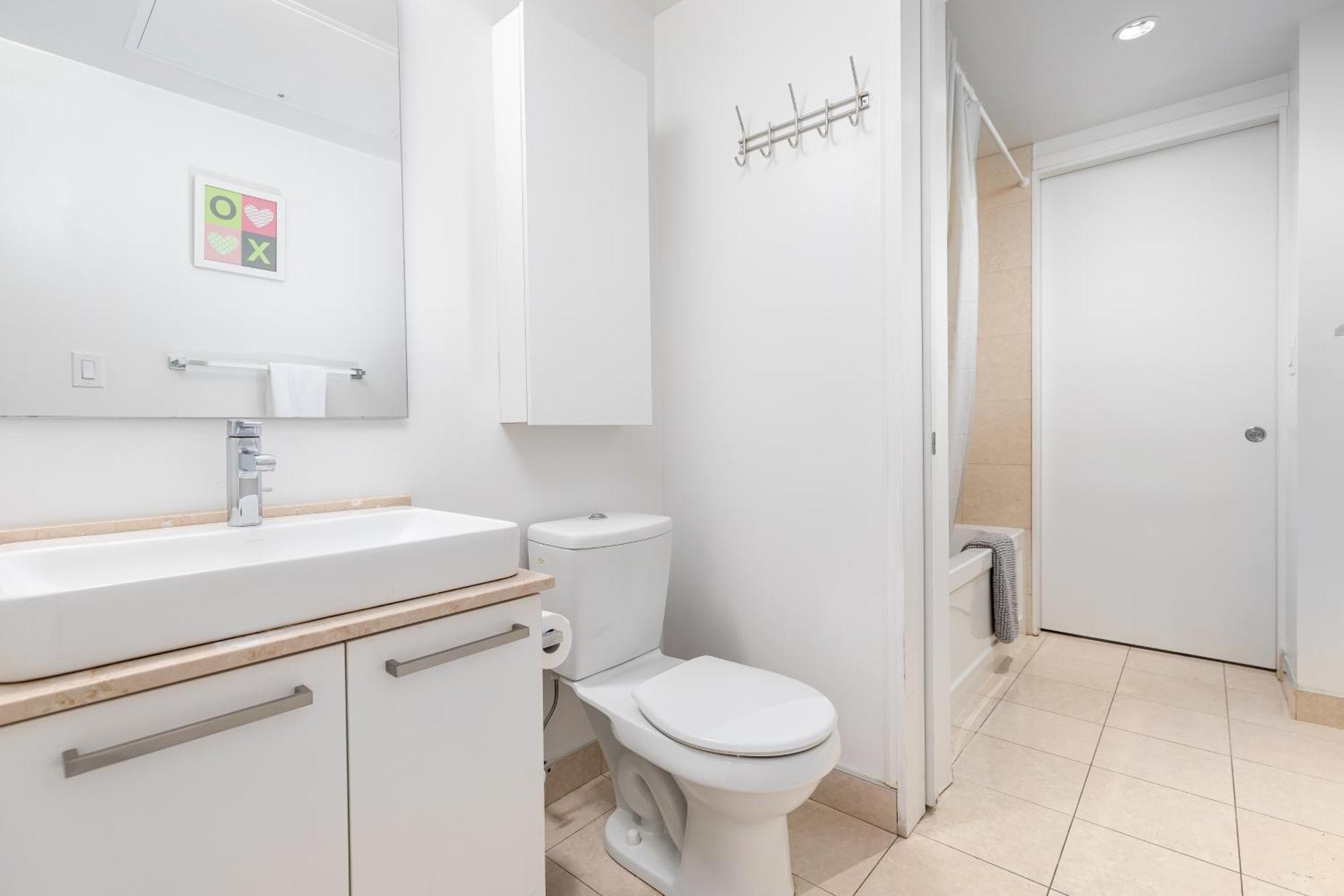 Downtown Toronto Condo Near Cn Tower, Scotiabank Arena, Rogers Centre, Union Station ภายนอก รูปภาพ